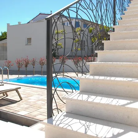 Nonna Villa
